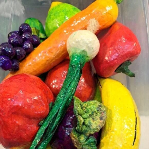 13 Piece Vintage Handcrafted Realistic Life Size Paper Mache Fruit & Vegetables - Picture 11 of 11